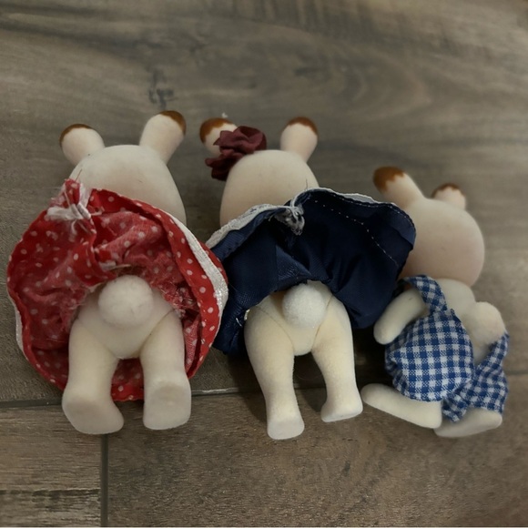 Sylvanian Families Calico Critters Hopscotch Chocolate Family - Picture 8 of 8